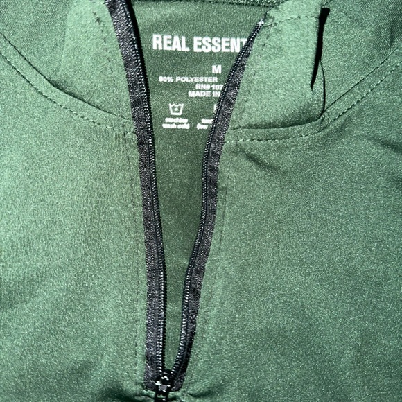 Real Essentials - Picture 3 of 5